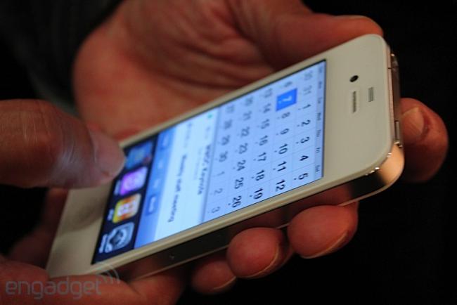 iphone-4-first-hands-2010-06-0712-05-21-rm-eng.jpg